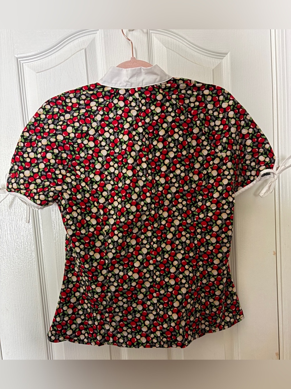 Unique Vintage Black Apple Print Blouse with White Bow Collar ~ Women’s 11/12/L - Picture 2 of 13